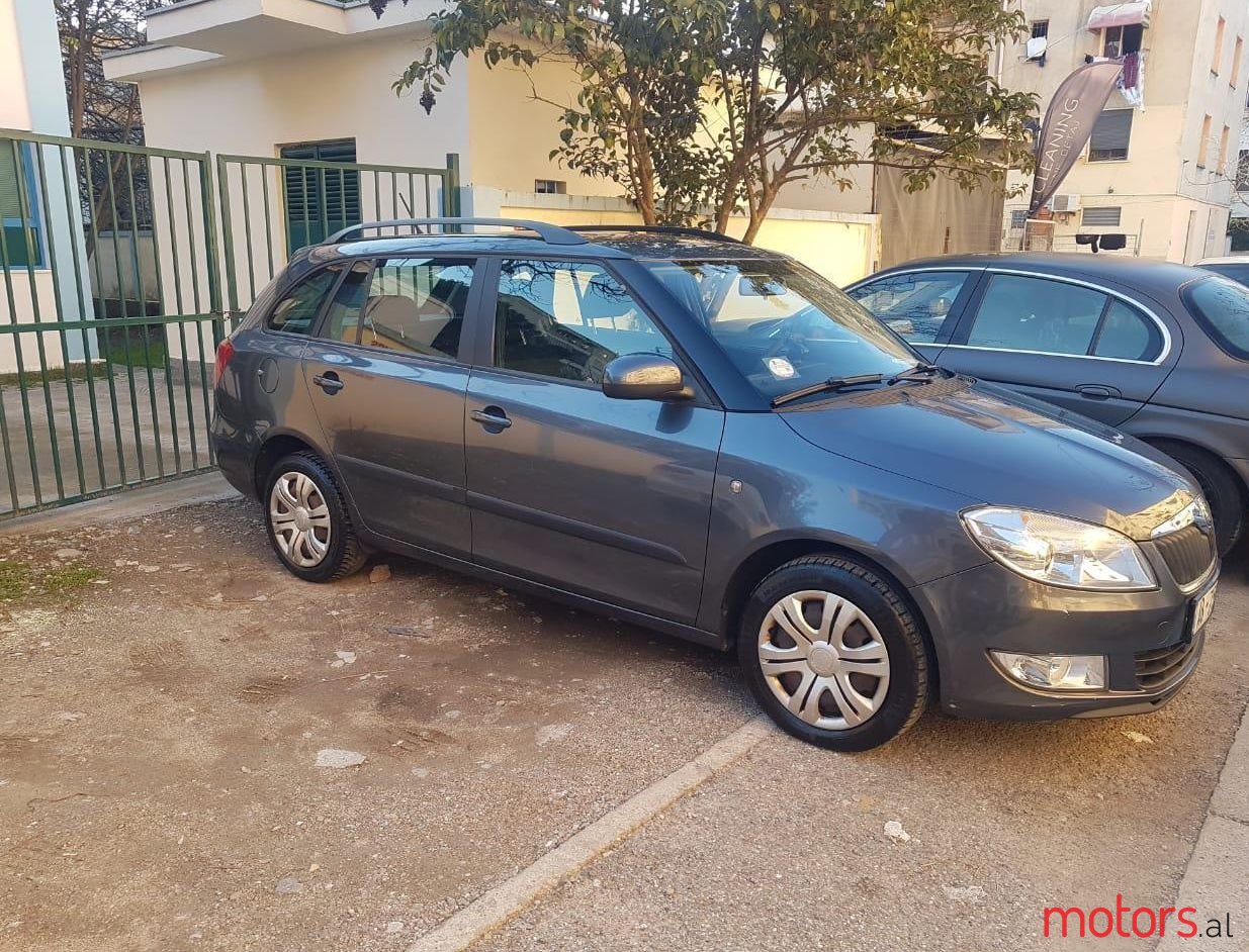 2013' Skoda Fabia photo #1