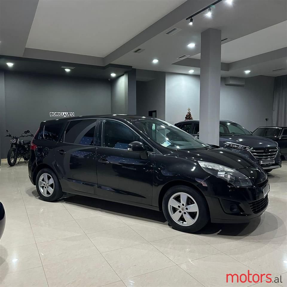2010' Renault Grand Scenic photo #2