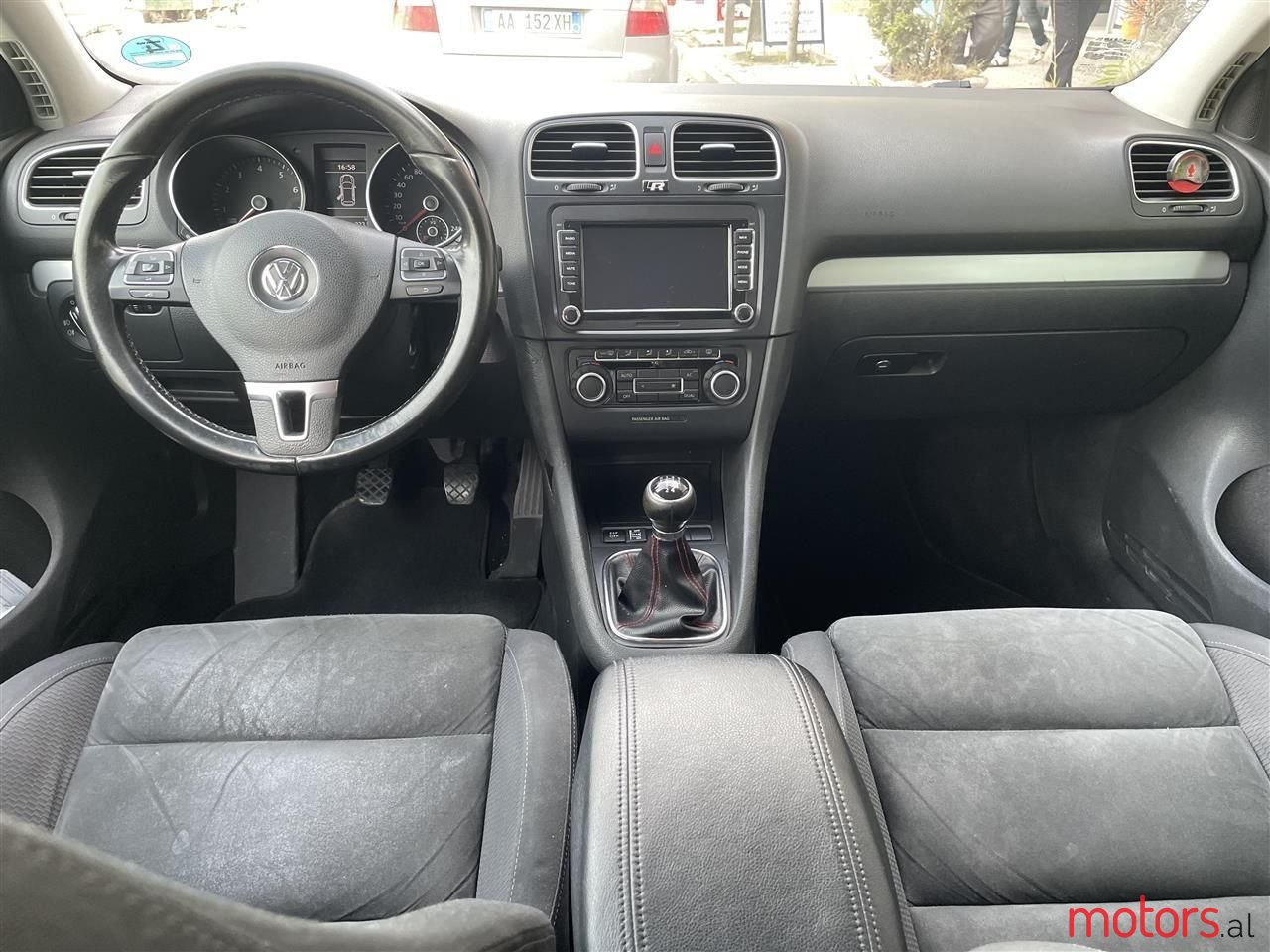 2010' Volkswagen Golf photo #6