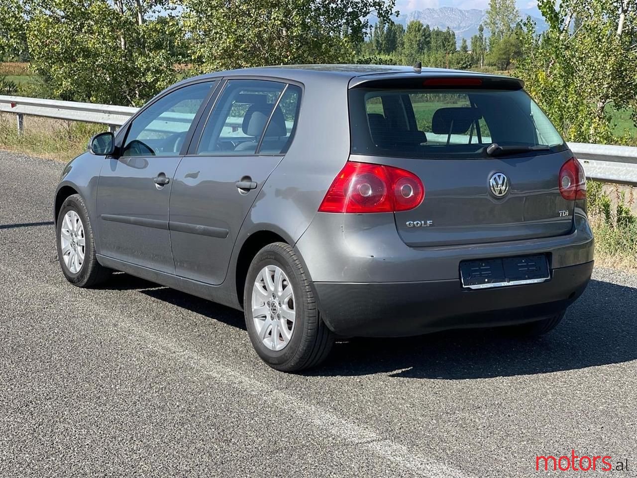 2008' Volkswagen Golf photo #2