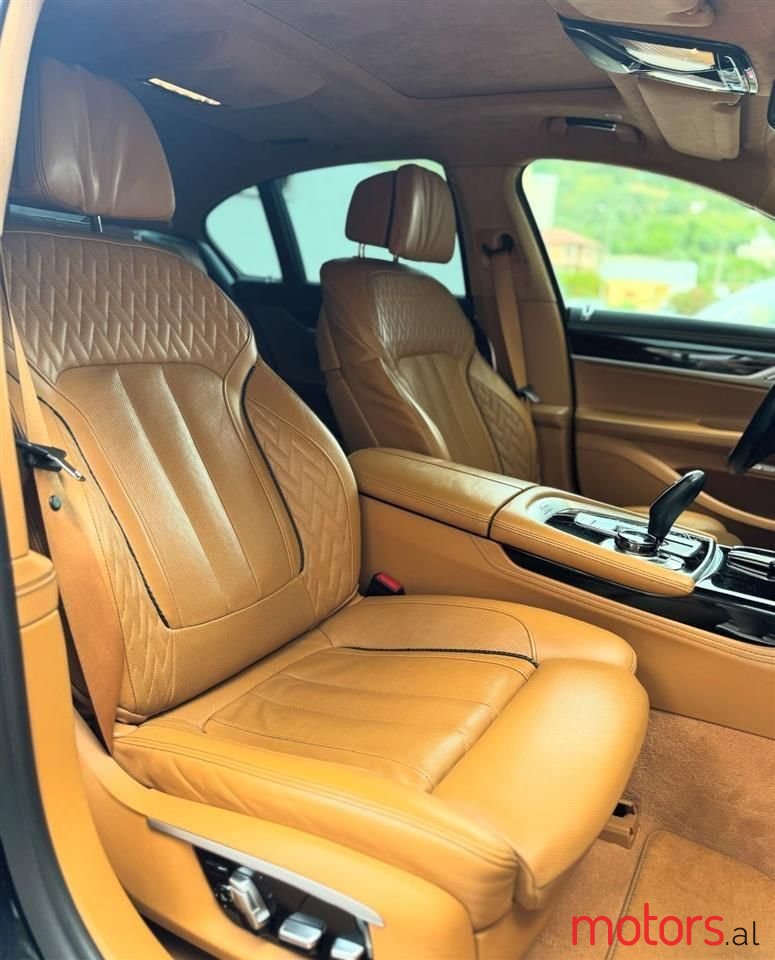 2017' BMW 740 photo #4