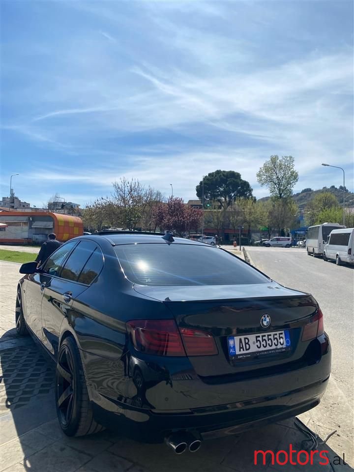 2012' BMW 530 photo #3