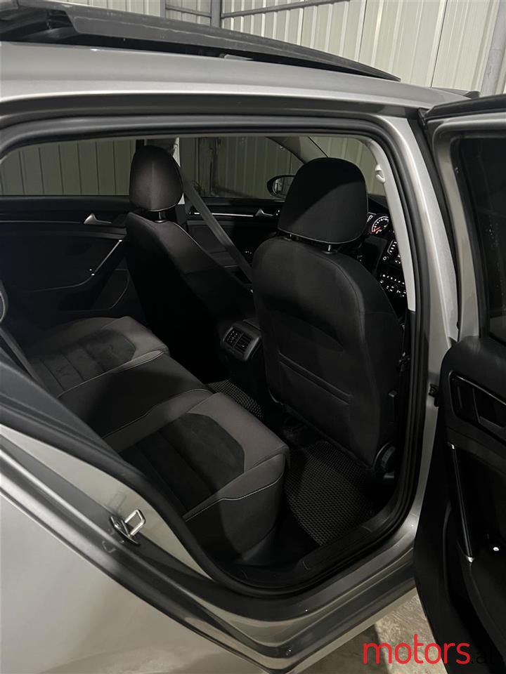 2015' Volkswagen Golf photo #3