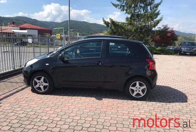 2009' Toyota Yaris photo #1