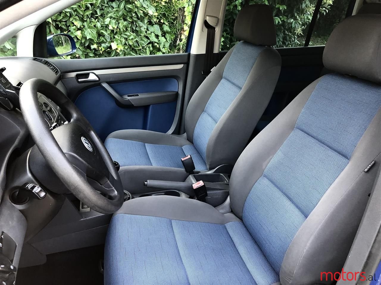 2008' Volkswagen Touran photo #3