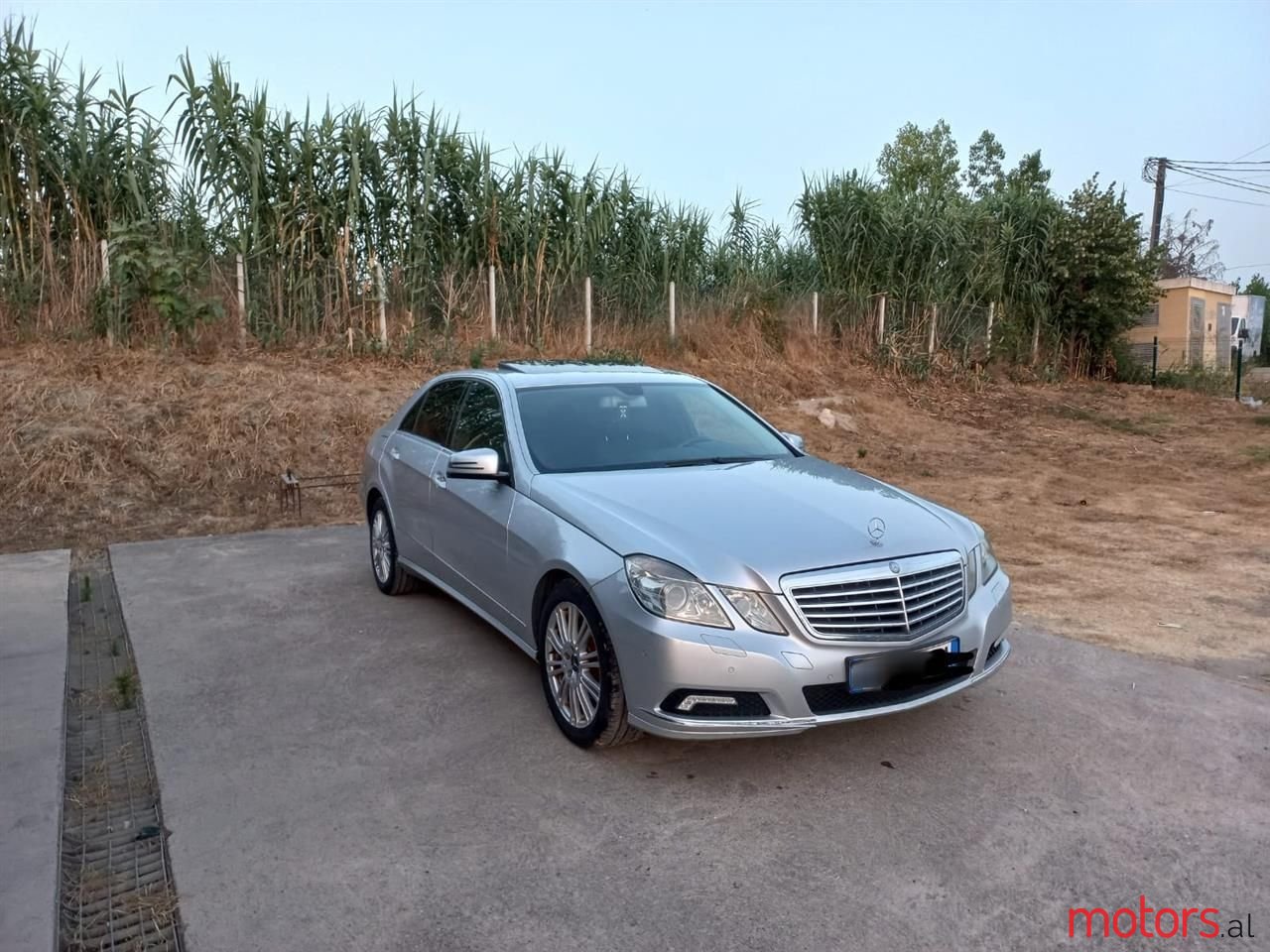 2010' Mercedes-Benz 300 photo #3