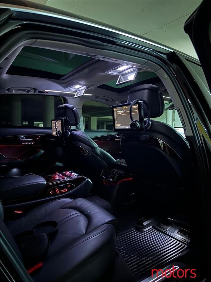 2012' Audi A8 photo #6