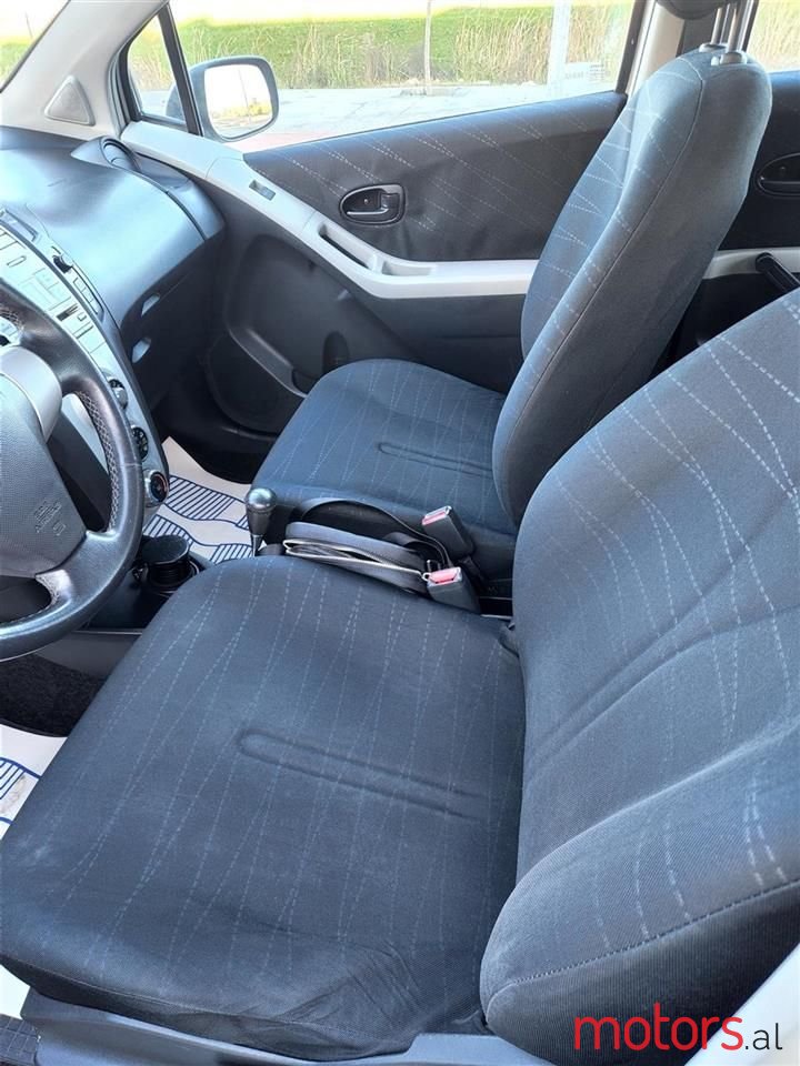 2007' Toyota Yaris photo #3