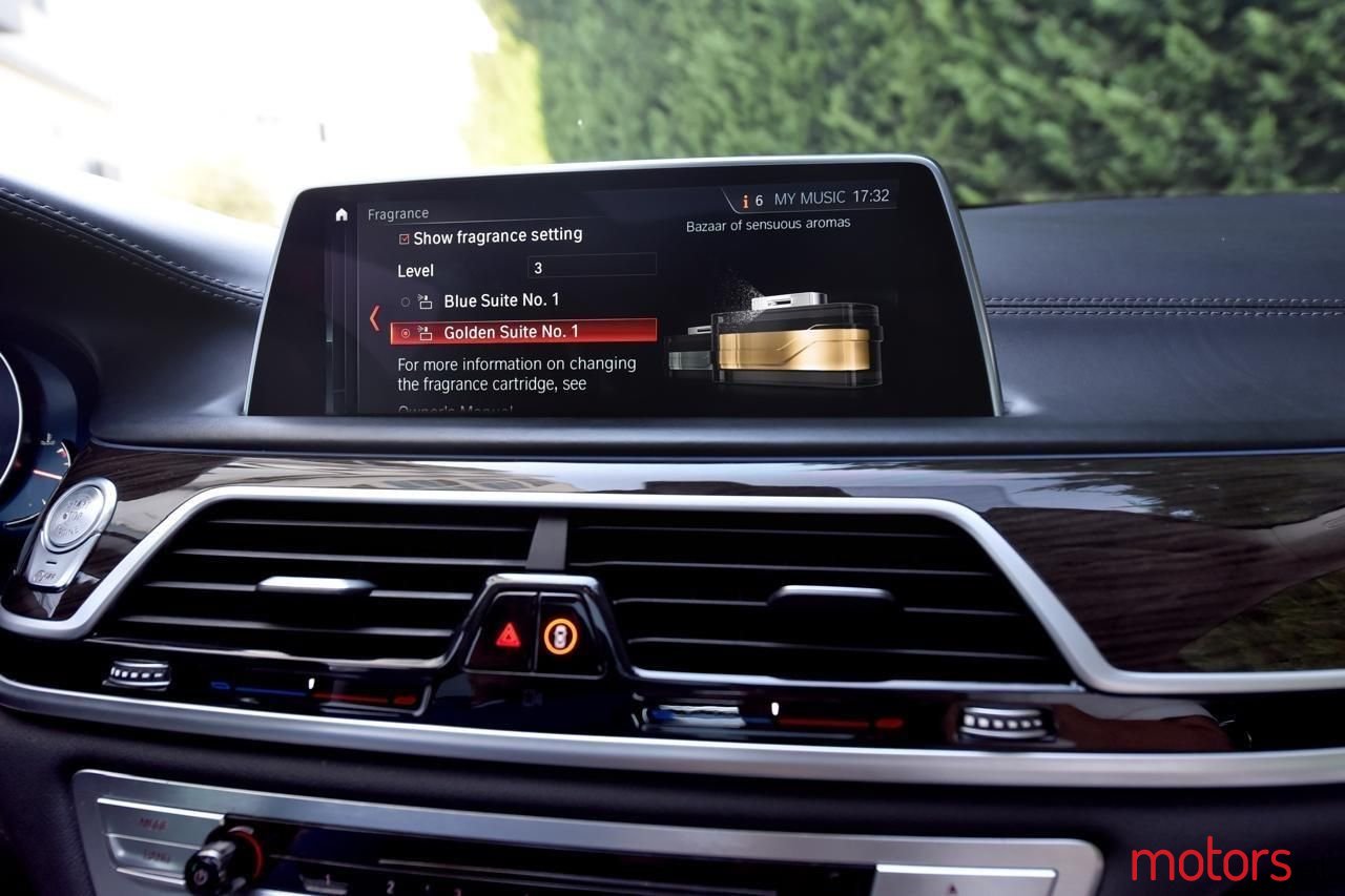 2017' BMW 750 photo #6