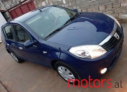 2009' Dacia Sandero photo #3