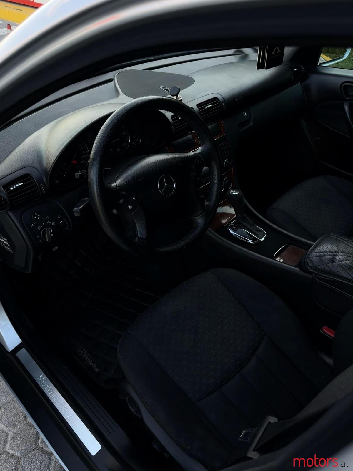 2006' Mercedes-Benz 220 photo #7