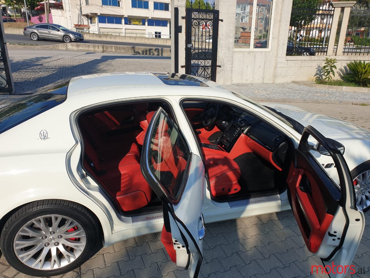 2011' Maserati Quattroporte photo #6