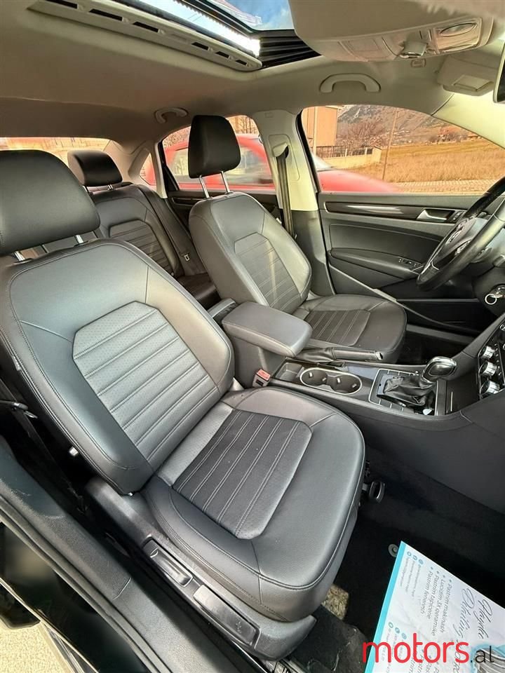 2014' Volkswagen Passat photo #4