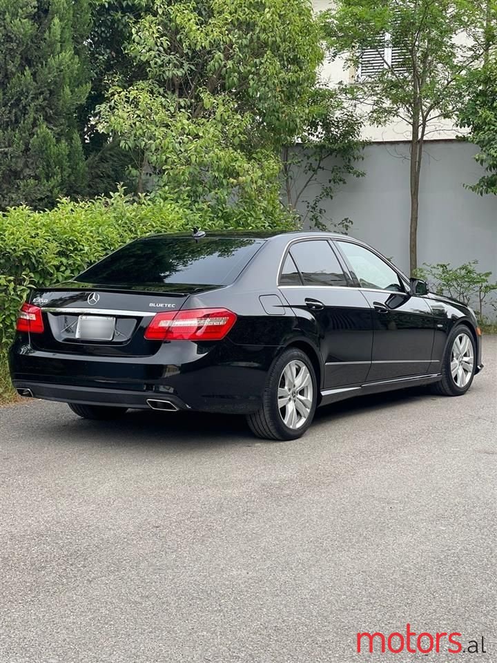 2011' Mercedes-Benz E 350 photo #2