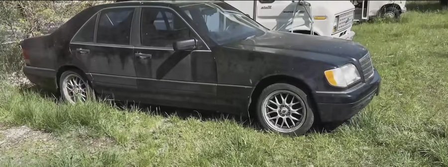 Watch Mercedes S500 (W140) Get Long Overdue First Wash In 10 Years