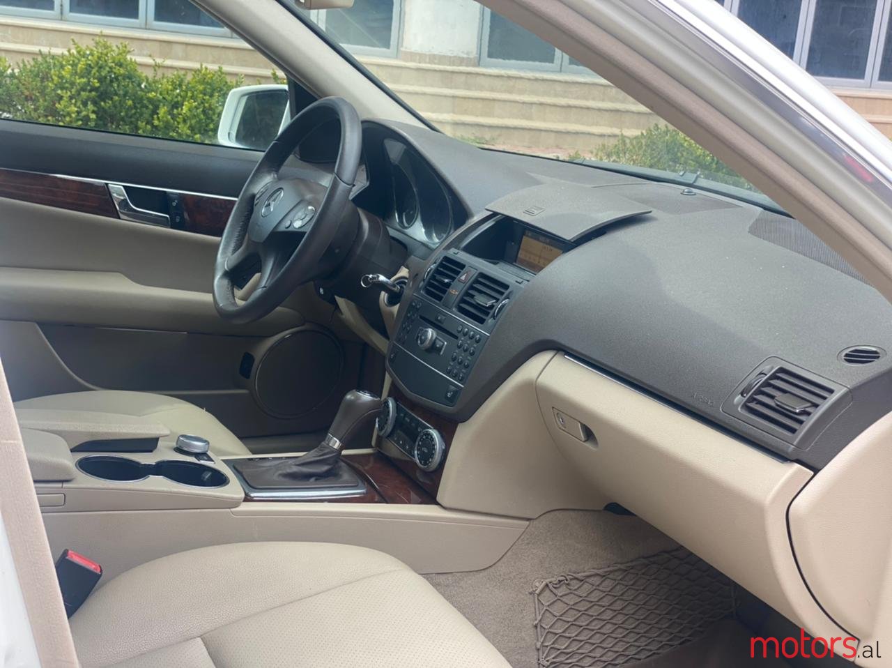 2011' Mercedes-Benz C-Class photo #6