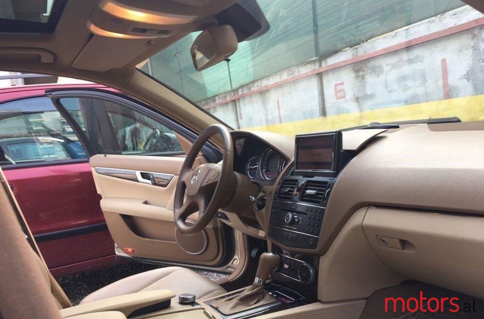 2006' Mercedes-Benz C 220 photo #2