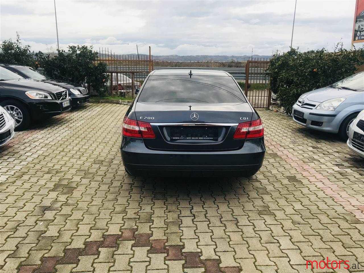 2010' Mercedes-Benz E 200 photo #2