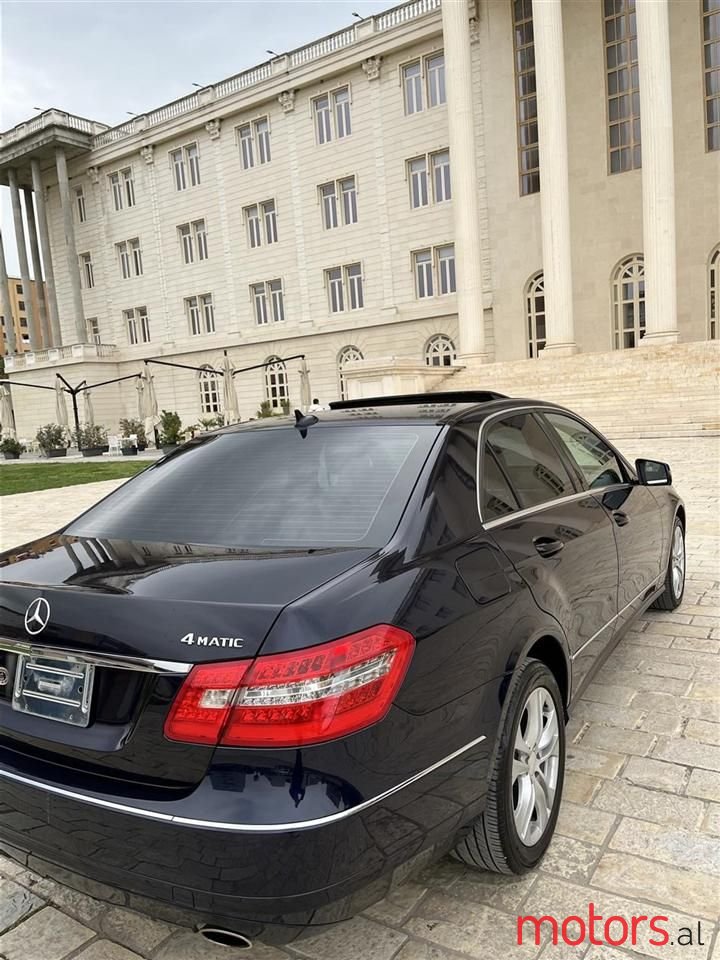 2011' Mercedes-Benz E 350 photo #6