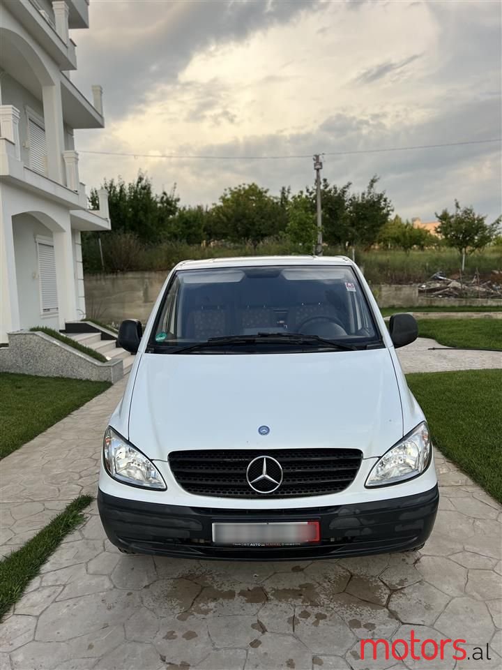 2009' Mercedes-Benz V 220 photo #4