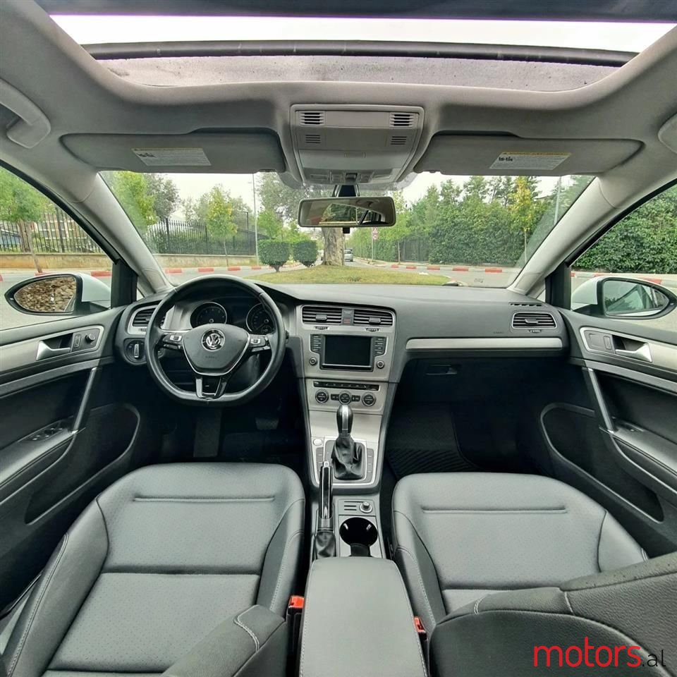 2017' Volkswagen Golf photo #4