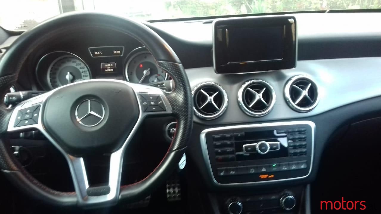 2014' Mercedes-Benz GLA 220 photo #5