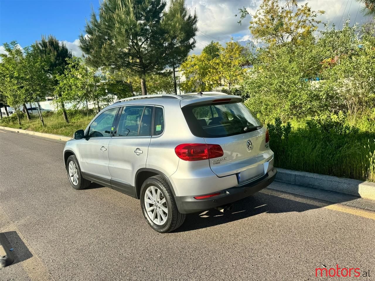 2012' Volkswagen Tiguan photo #3