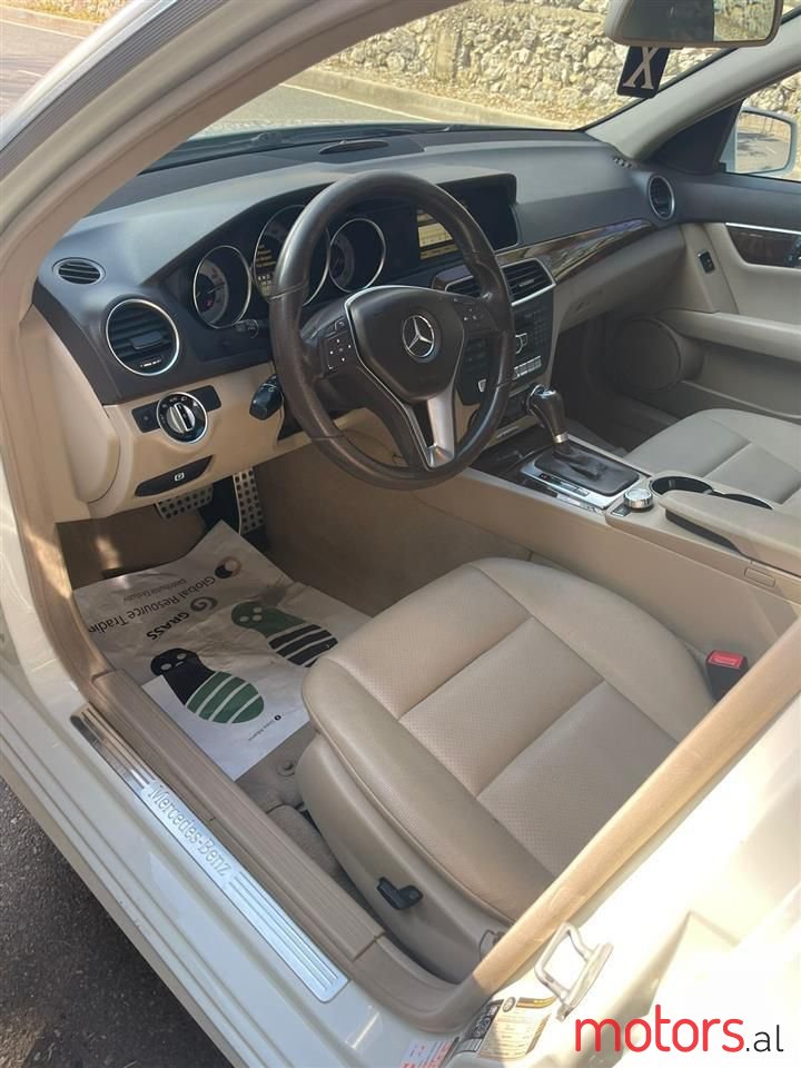 2012' Mercedes-Benz C 250 photo #5