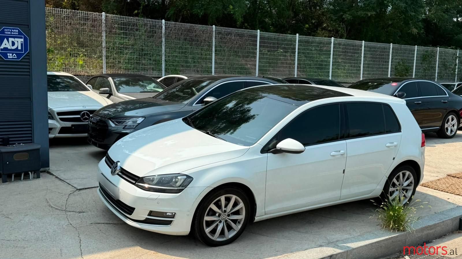 2013' Volkswagen Golf photo #3