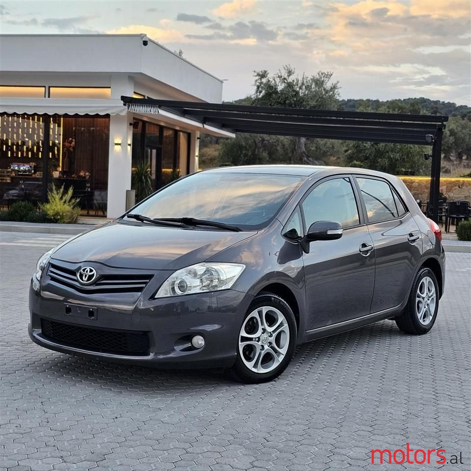 2010' Toyota Auris photo #1
