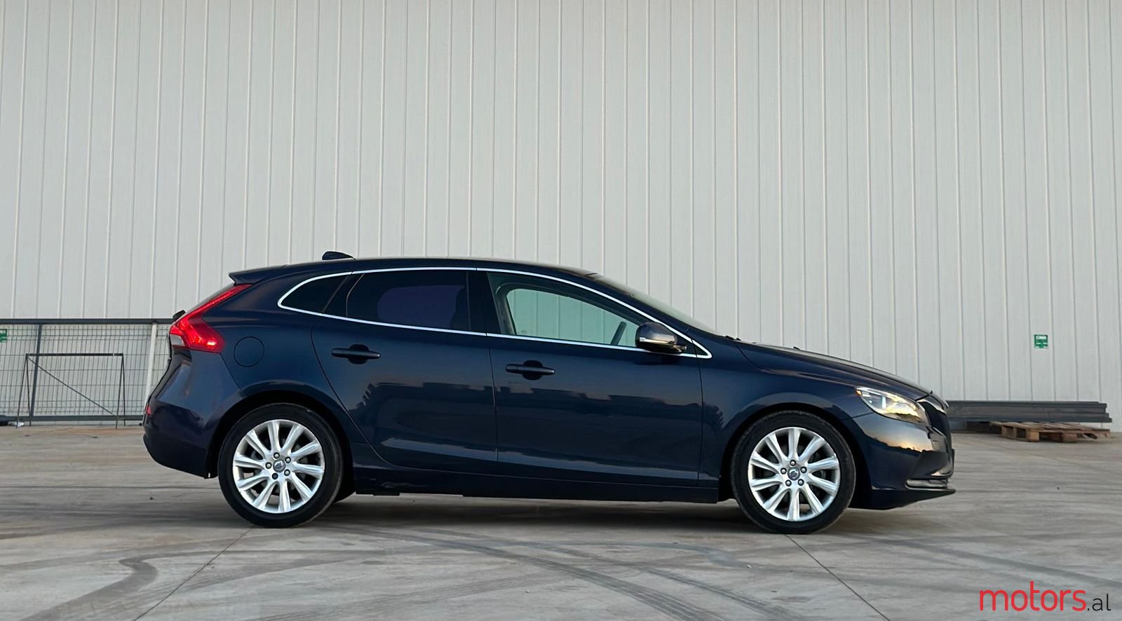 2014' Volvo V40 photo #3
