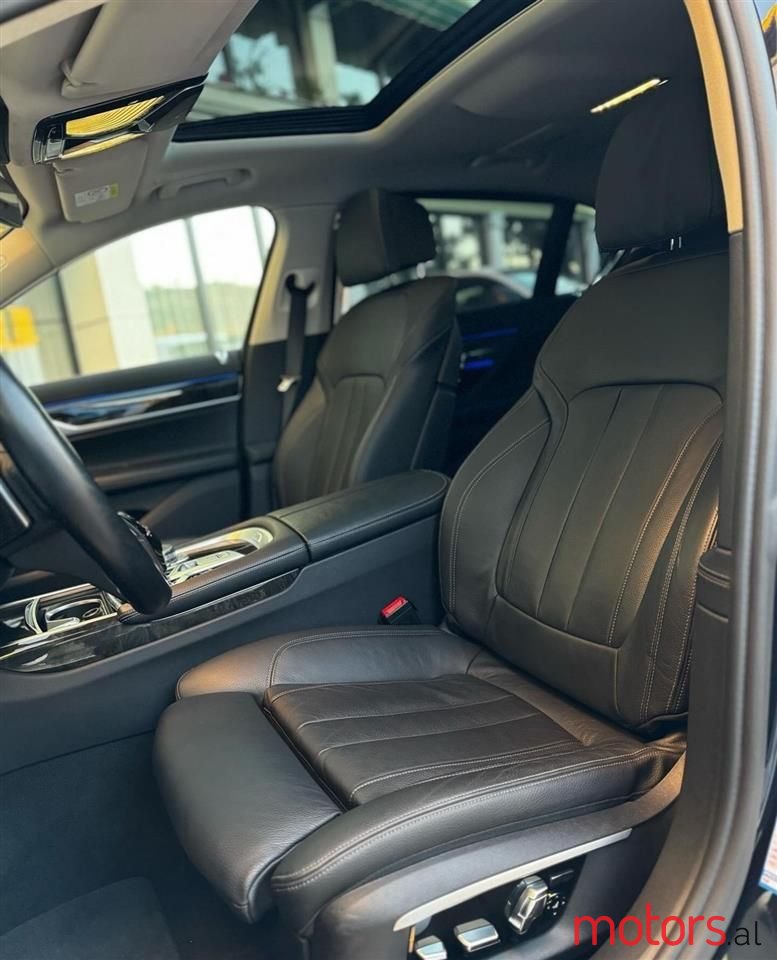2017' BMW 730 photo #6