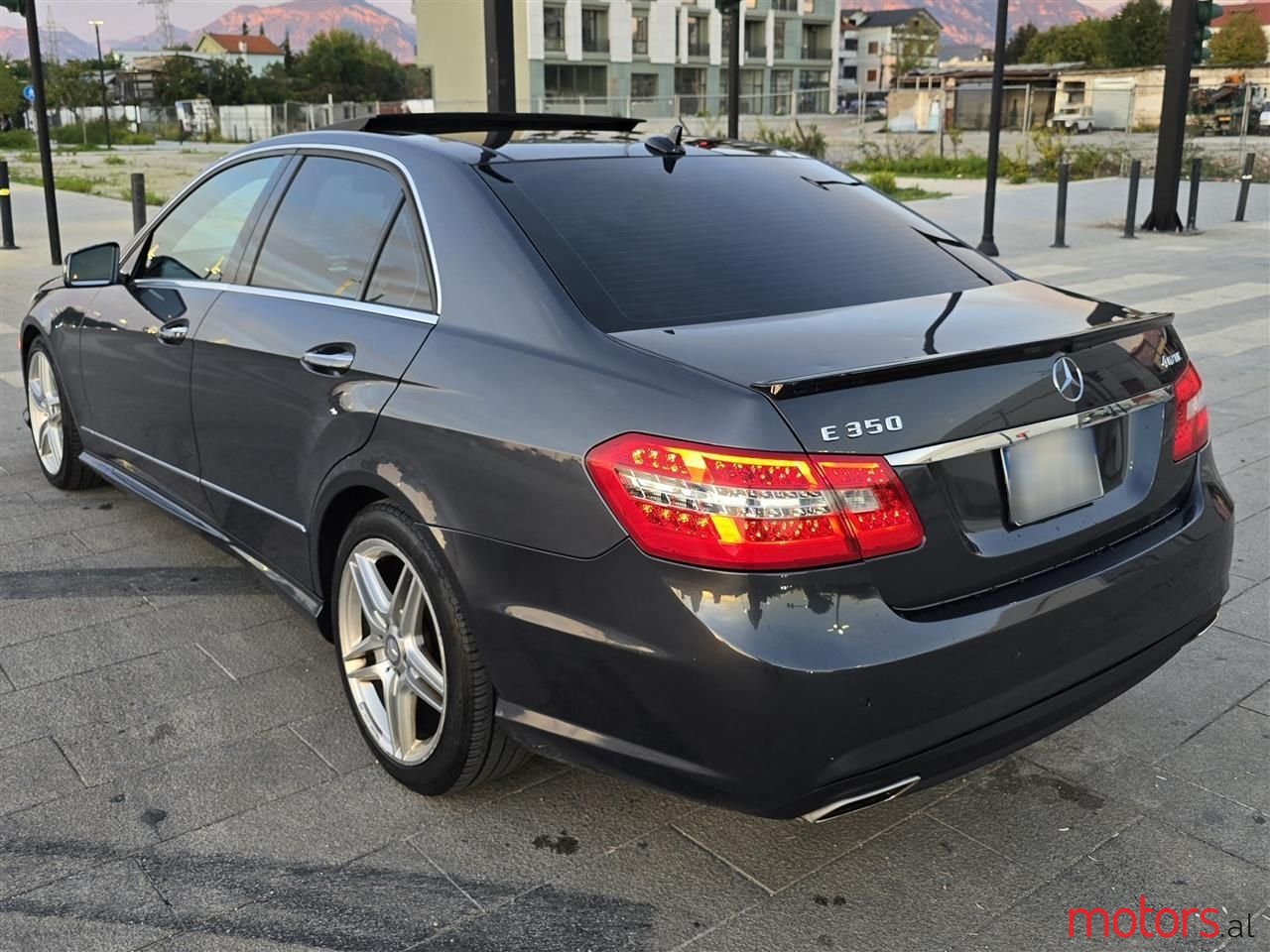2011' Mercedes-Benz E 350 photo #4