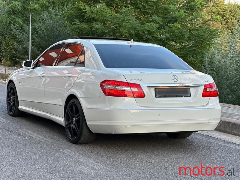 2012' Mercedes-Benz E 220 photo #3
