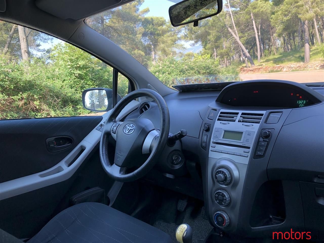 2007' Toyota Yaris photo #2