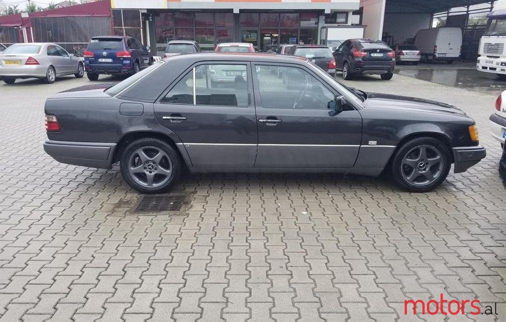 1994' Mercedes-Benz E 200 photo #1