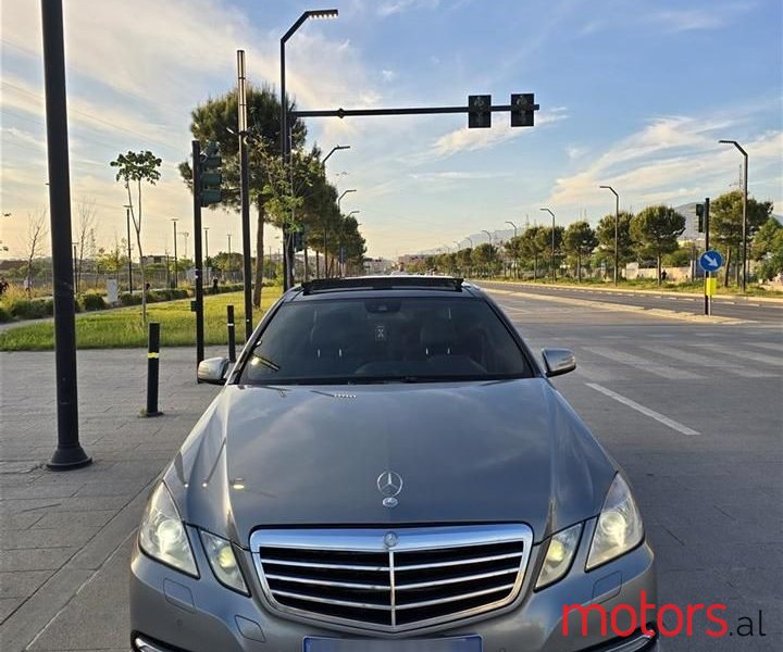 2013' Mercedes-Benz E 350 photo #2