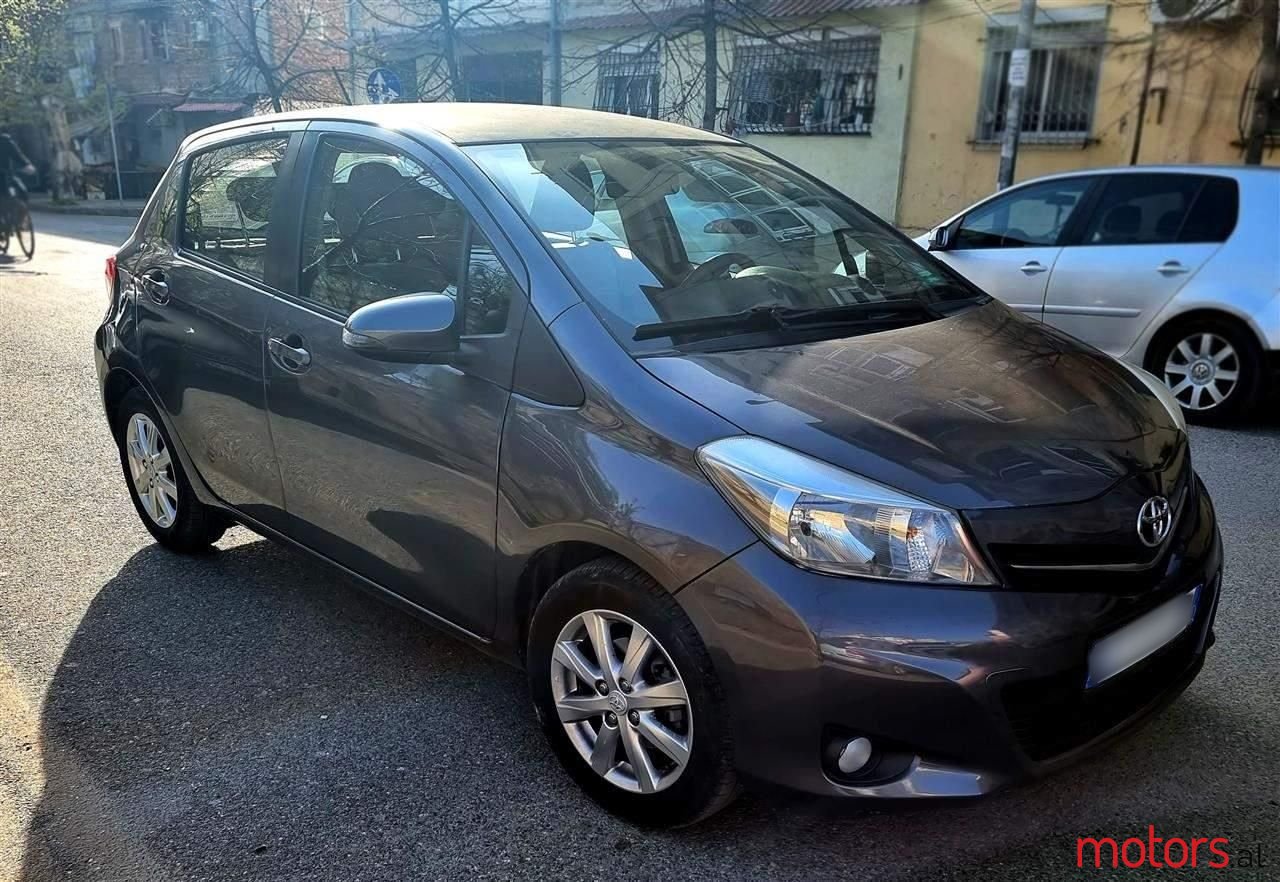 2011' Toyota Yaris photo #3