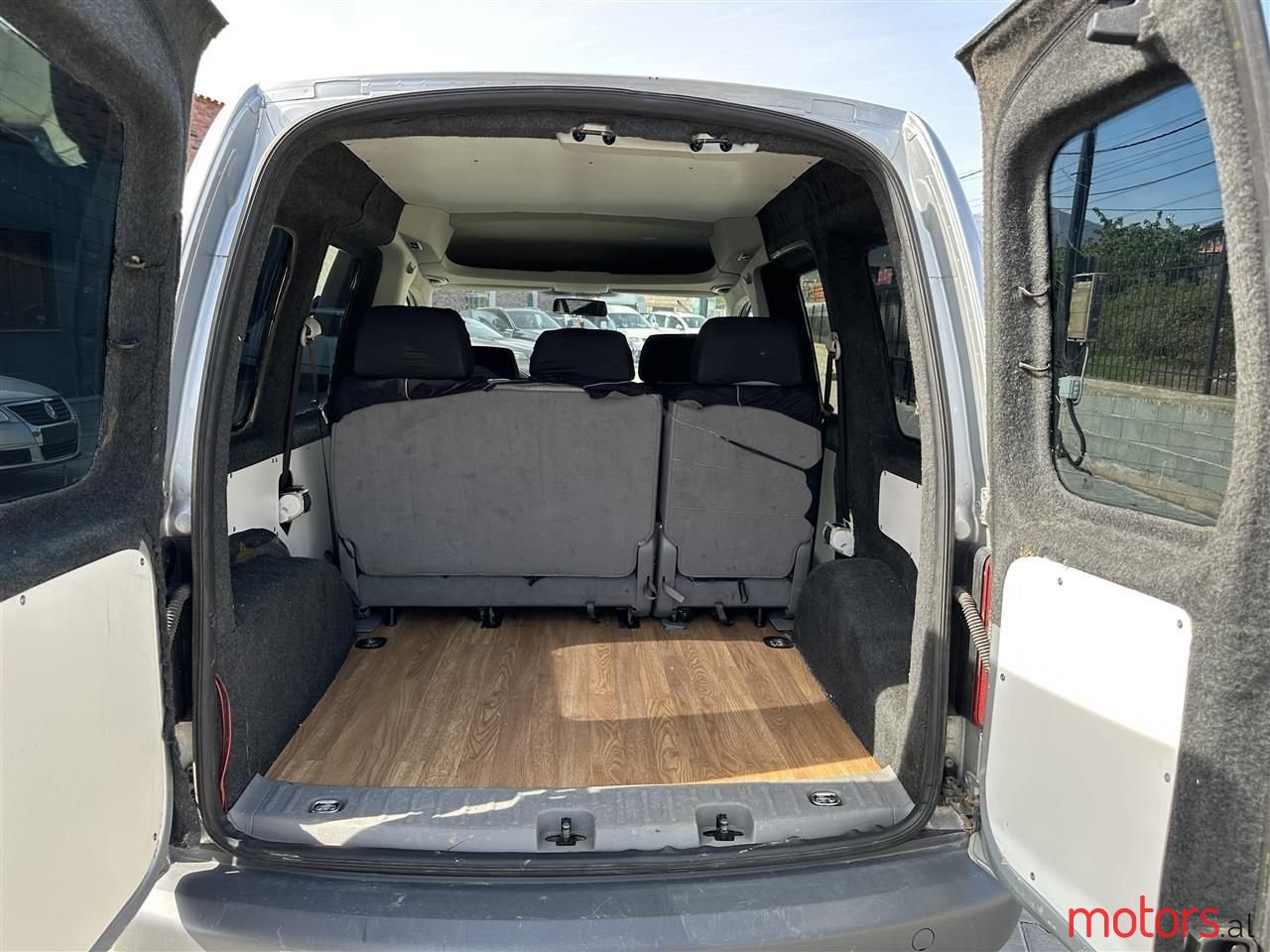 2007' Volkswagen Caddy photo #2