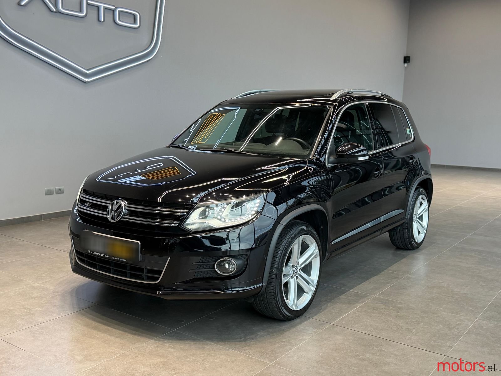 2012' Volkswagen Tiguan photo #3