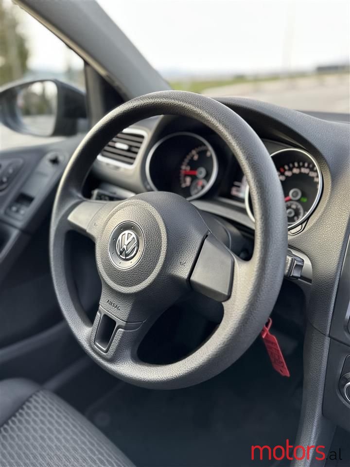 2011' Volkswagen Golf photo #6