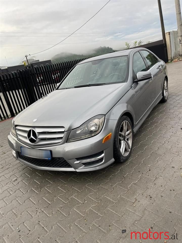 2012' Mercedes-Benz C 300 photo #1