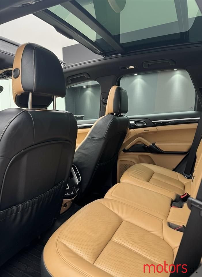 2016' Porsche Cayenne photo #2