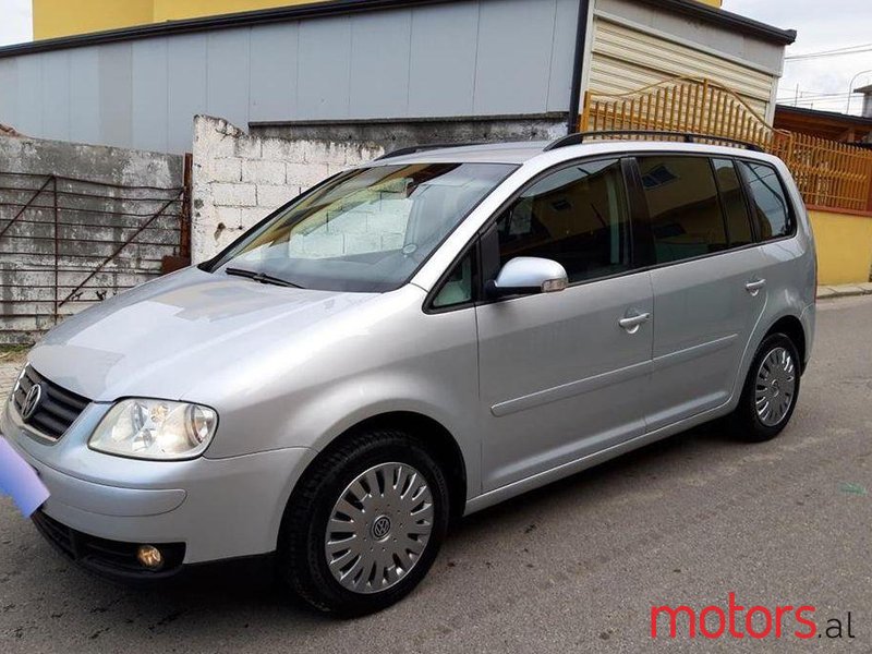 2004' Volkswagen Touran photo #1