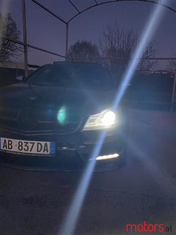 2008' Mercedes-Benz 220 photo #5