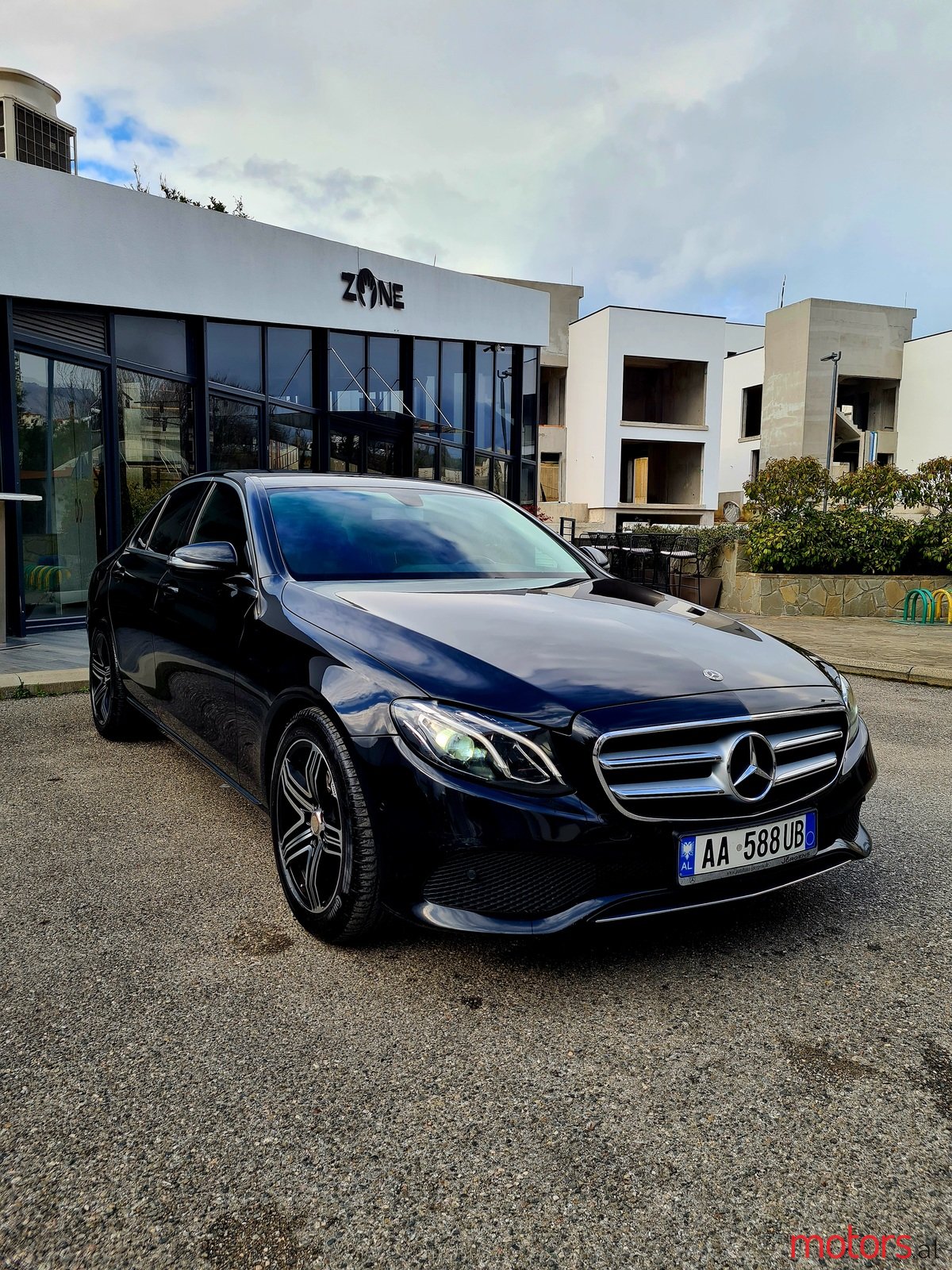 2017' Mercedes-Benz E 220 photo #2