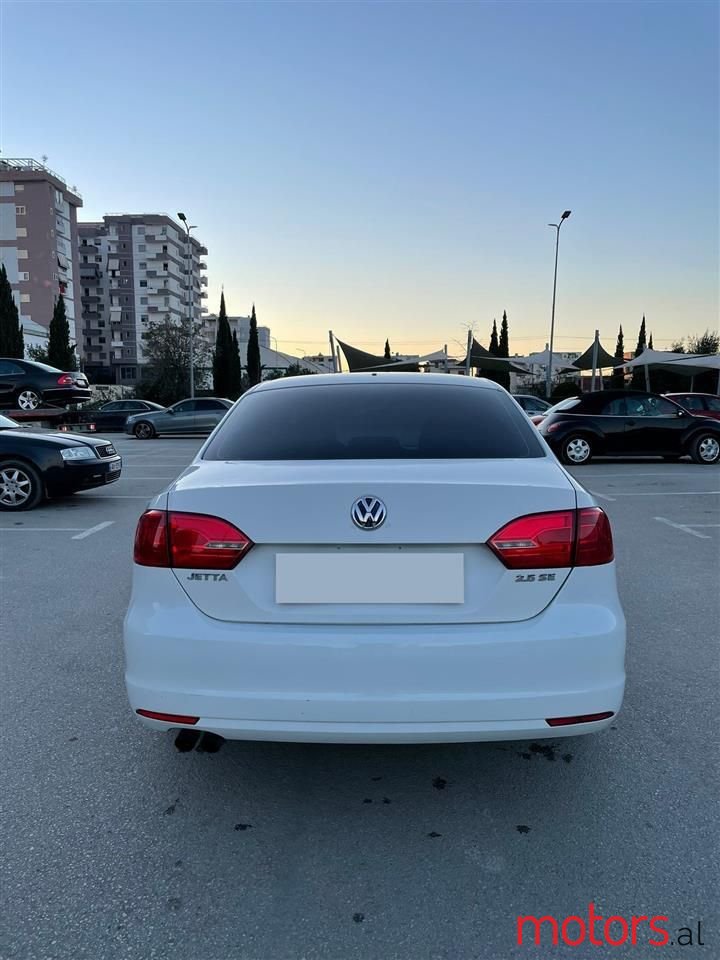 2012' Volkswagen Jetta photo #4