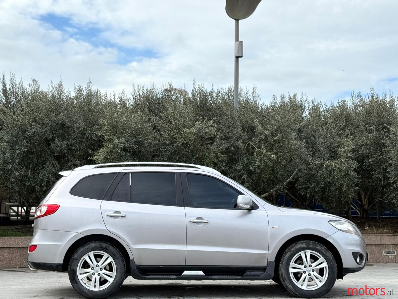 2012' Hyundai Santa Fe photo #5