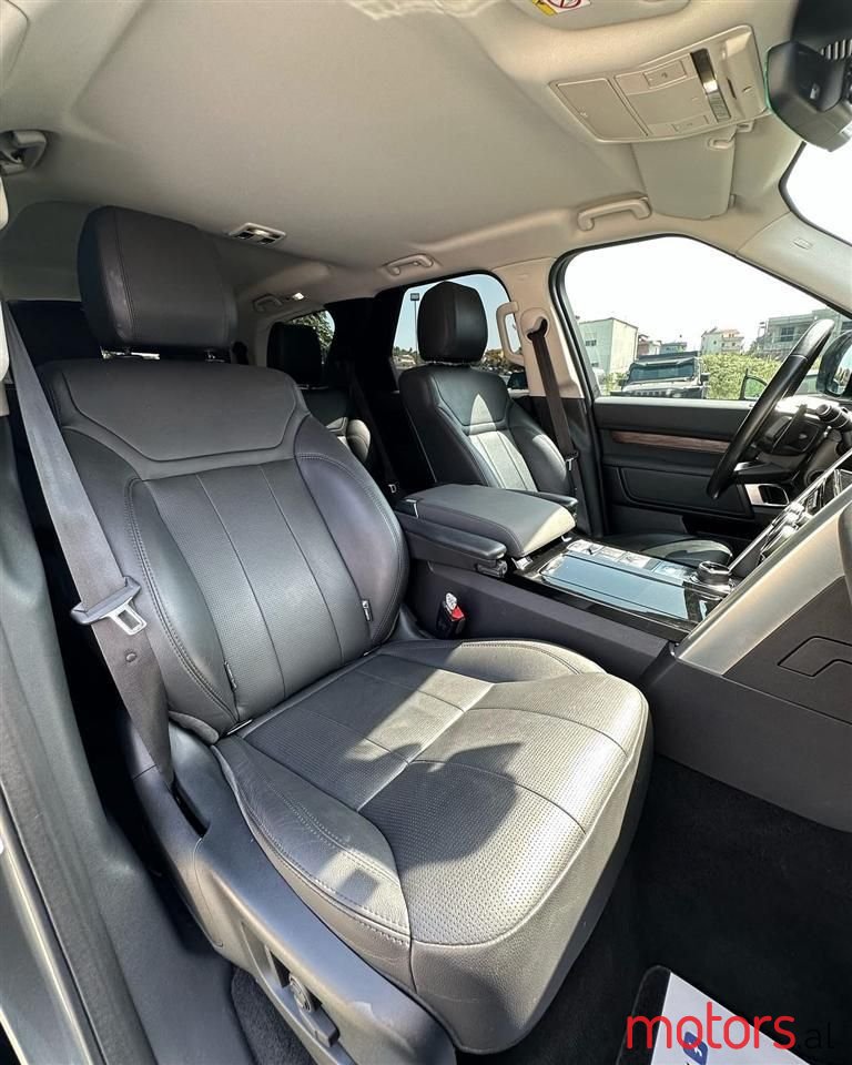 2019' Land Rover Discovery photo #6