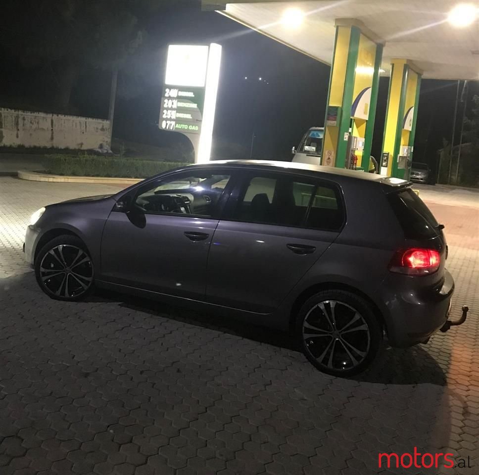 2010' Volkswagen Golf photo #3